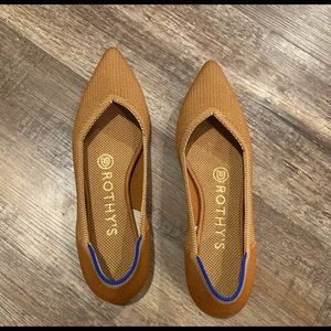 Rothy’s size 5 Fawn points